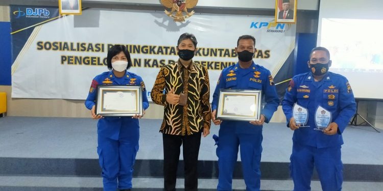 central java regional police s directorate of water and air police wins two awards from state treasury service office semarang i 43577