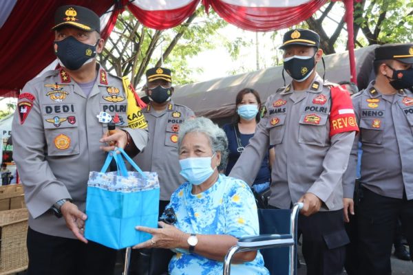 central kalimantan police chief targets 6000 mass vaccinations towards the elderly simultaneously in 30 locations in all regencies cities 39140