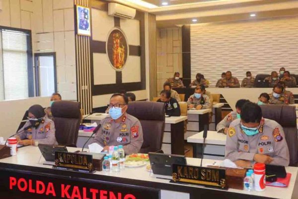 central kalimantan regional police ask staff to keep implementing health protocols during bhayangkara anniversary 28901