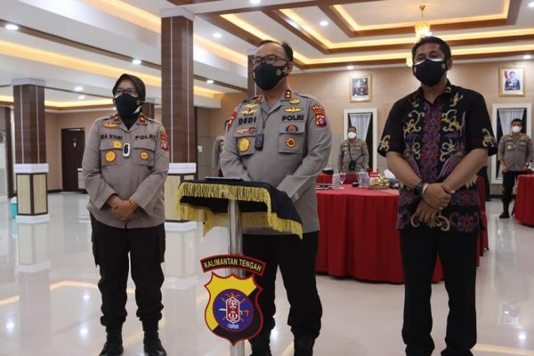 central kalimantan regional police chief launches whatsapp bot free registration of vaccines to prevent crowds 41132