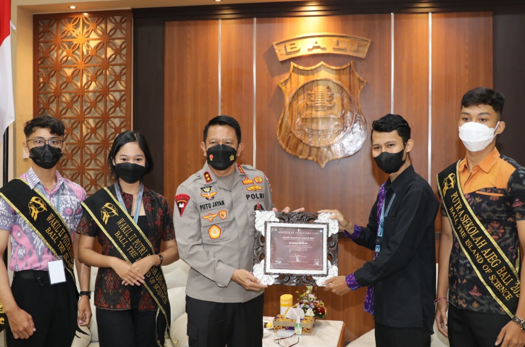 chief of bali regional police received visit from putra putri ajeg bali foundation 44531