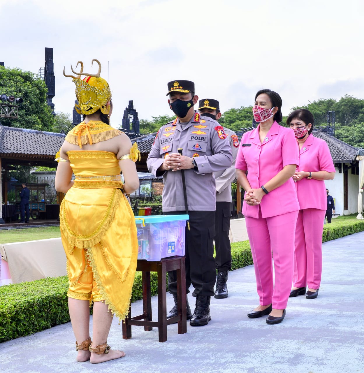 chief of national police handed over social aids to art workers of yogyakarta affected by covid 19 pandemic 43606