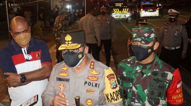 chief of regional police and vice governor of west papua inspected insulation checkpoint in sorong city 40986