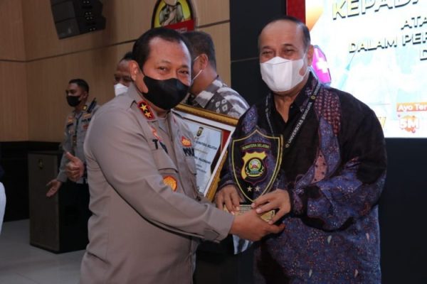 chief of south sumatra regional police appreciated and rewarded dedications of police partners 44366