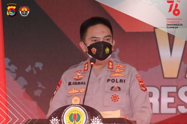 chief of west nusa tenggara regional police inspected merdeka presisi vaccination goes to campus in mataram university 41154