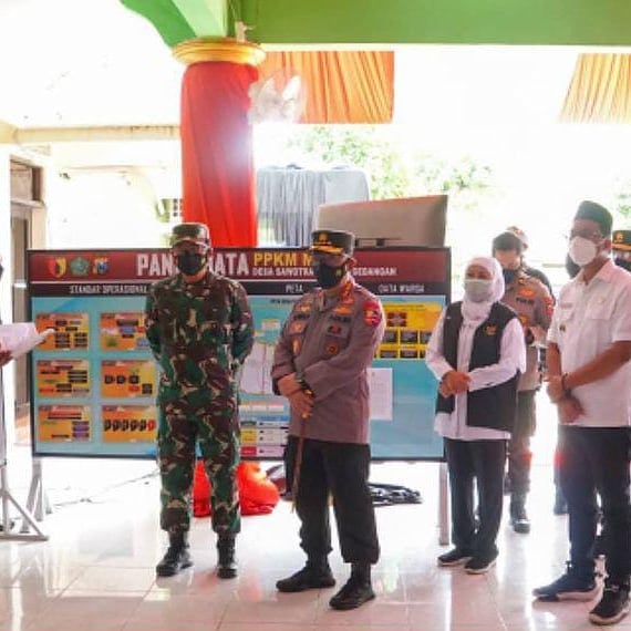 commander of indonesia national armed forces and chief of indonesia national police visited emergency ppkm post in sidoarjo 40657