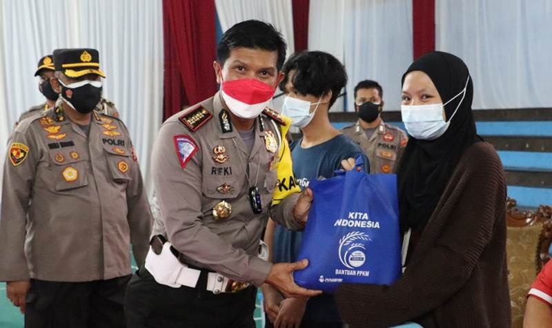commemorating 66th traffic police corps anniversary directorate of traffic of central kalimantan regional police held social service for the public 42947