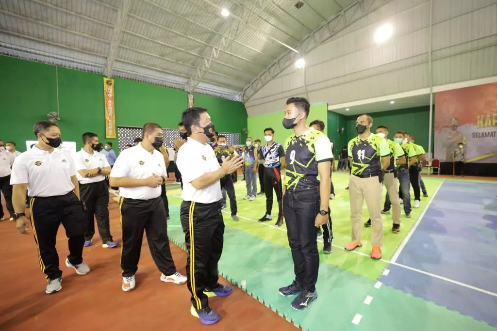 commemorating heroes day the east java regional police holds a sports competition 43421