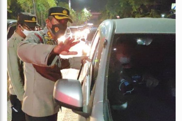 community activity restriction enforcement level 4 south kalimantan regional police guard the borders between provinces 41473