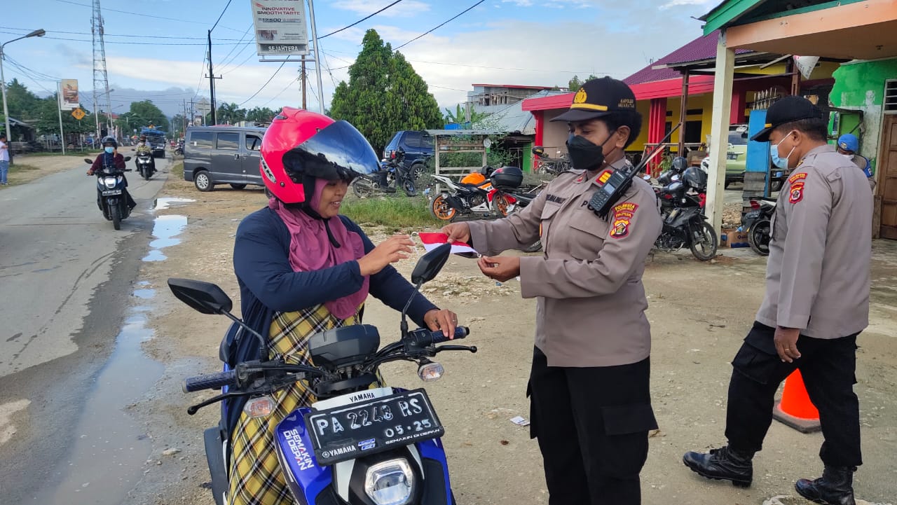 community development of noken and mace police woman distribute masks in the koya west region of papua 41106