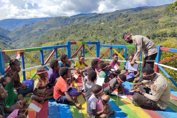 community development task force of tolikara departmental police teaches love to motherland and ethics to the diamonds of the nation 43260