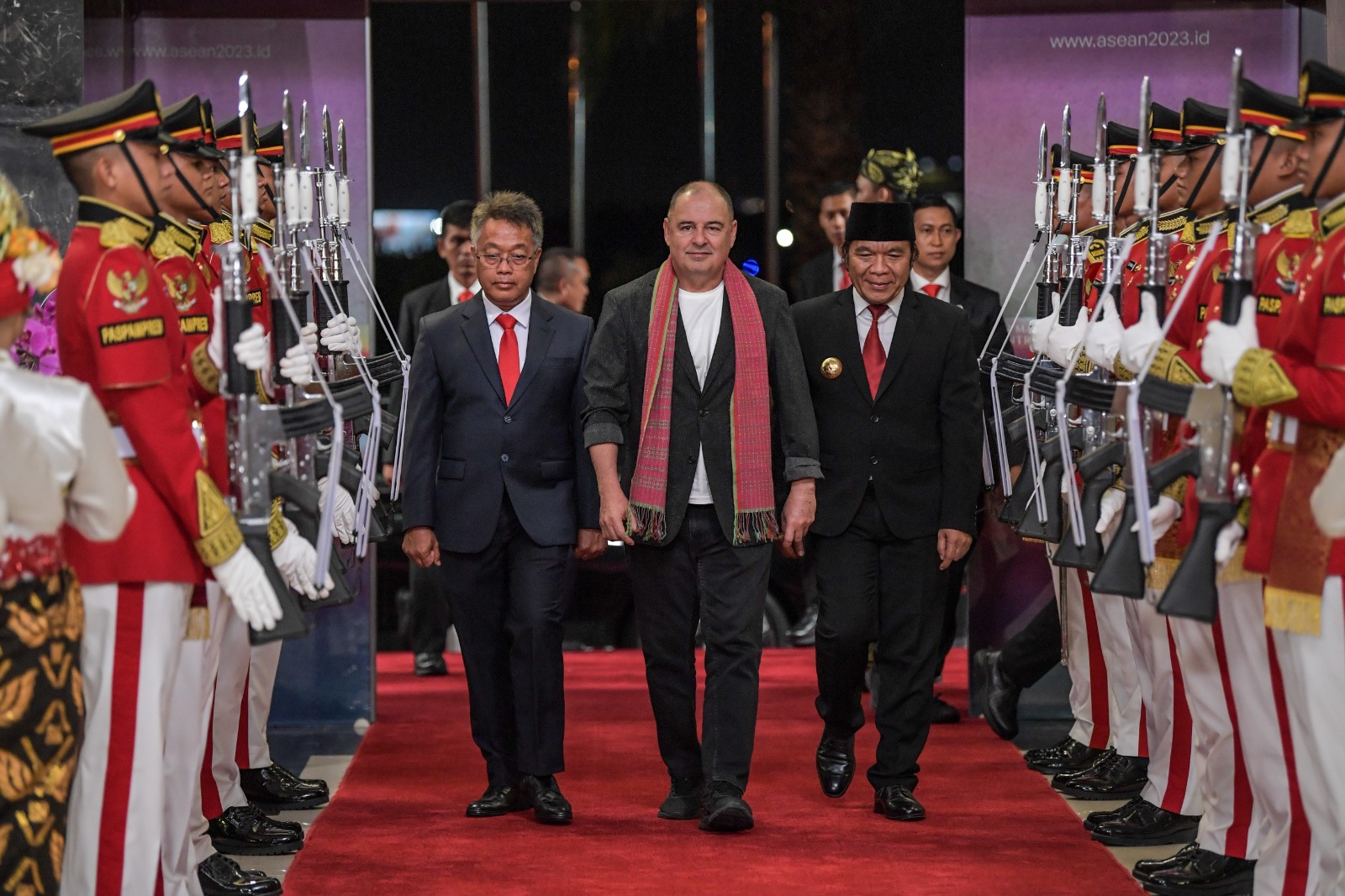 cook islands jadi tamu pertama ktt ke 43 asean yang tiba 63136