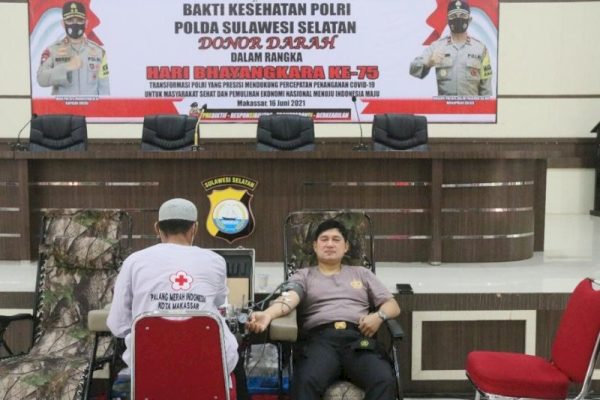dalam rangka hari bhayangkara ke 75 polda sulsel gelar bakti kesehatan donor darah 28909