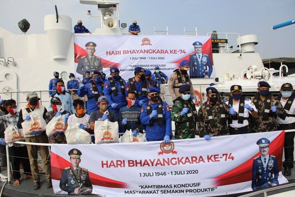 dalam rangka hut bhayangkara ke 74 korpolairud baharkam polri bagikan 2000 paket sembako 11176