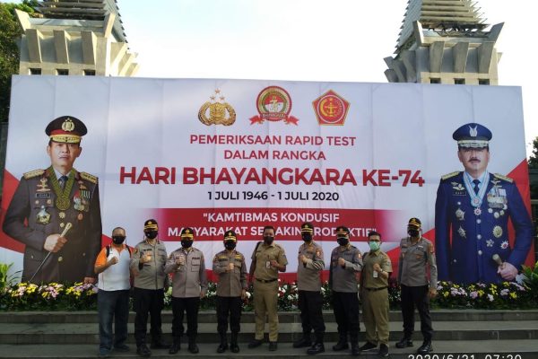dalam rangka hut bhayangkara ke 74 polda metro jaya gelar rapid tes secara gratis di senayan 11122