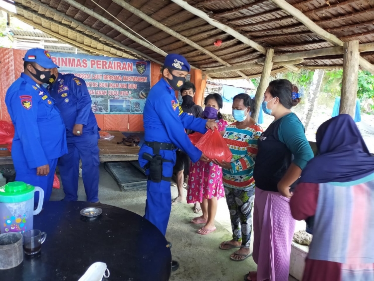 dalam rangka hut polairud ke 70 polairud polda sulteng gelar baksos kepada nelayan serentak di tujuh kabupaten 32620