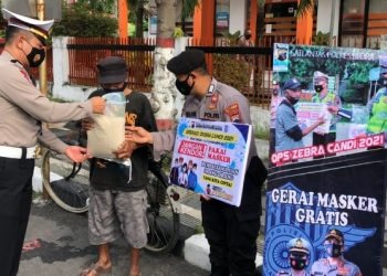 dalam rangka operasi zebra lodaya 2021 polda jabar terus bagikan bansos ke masyarakat dimasa ppkm 20371