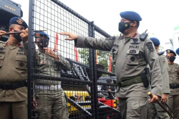 dansat brimob polda sulsel pimpin apel kesiapan pengamanan pon xx papua 26849