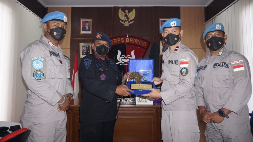 dansat brimob sambut kedatangan satgas garuda bhayangkara minusca 18213