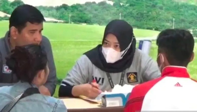 datangi rs polri keluarga cari korban kebakaran depo pertamina plumpang 55253