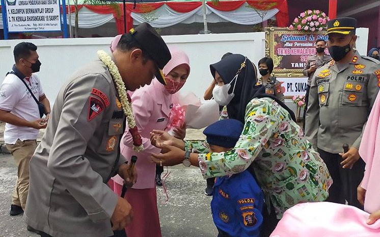 demi majukan dunia pendidikan kapolda kalteng akan bangun sma unggulan 48286