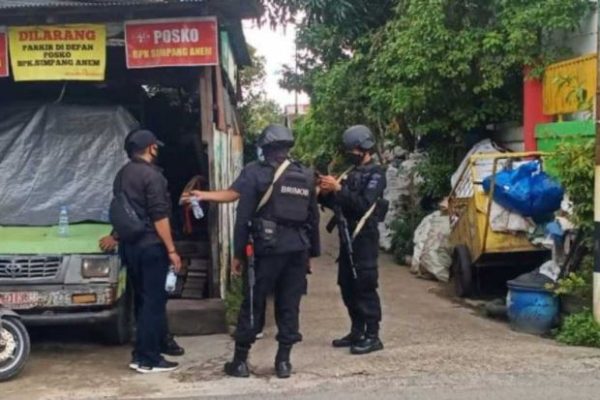 densus 88 antiteror amankan seorang pemuda di banjarmasin 22514