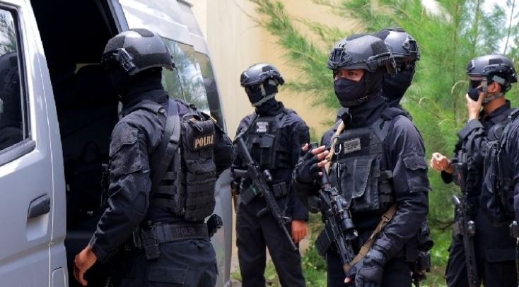 densus 88 antiteror berhasil tangkap empat terduga teroris di batam 22451