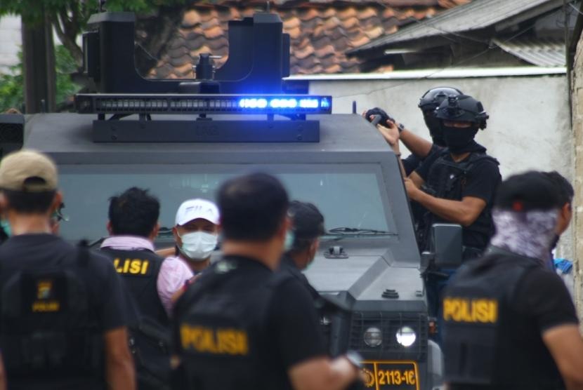 densus 88 antiteror kembali tangkap 13 teroris di riau 16306