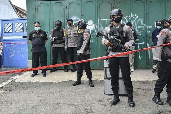 densus 88 antiteror tangkap terduga teroris jaringan jad di bogor 28898