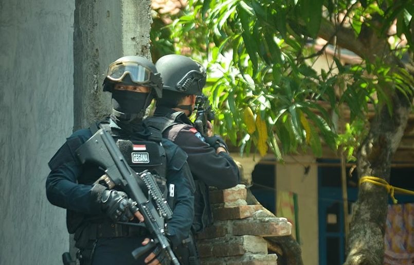 densus 88 arrest 5 suspected terrorists of isis 45246