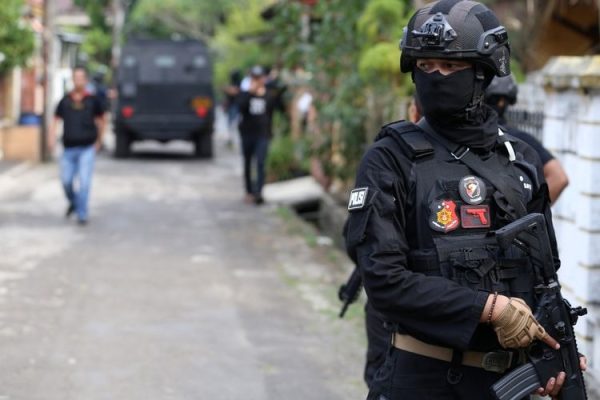 densus 88 kembali tangkap terduga teroris di kalbar 15995