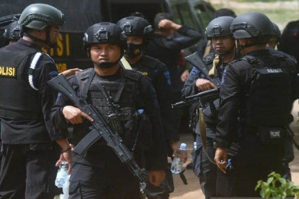 densus tangkap tujuh terduga teroris 72781