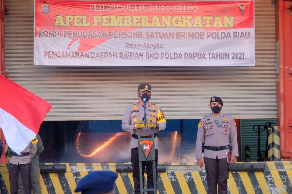 departing the personnel deployed for papua chief of riau regional police always prepare for any threat potentials 42963
