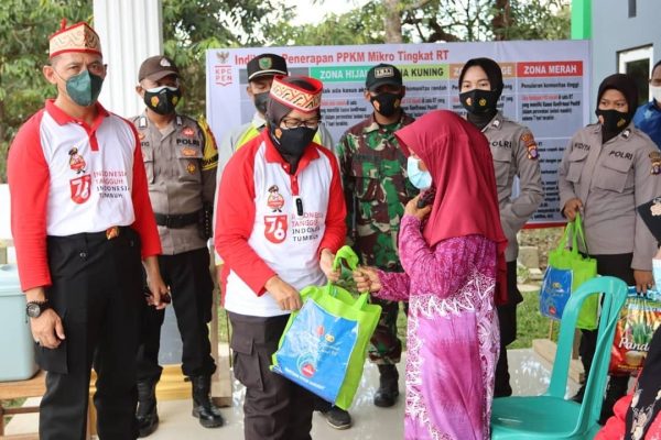 deputy chief of central kalimantan regional police monitored mass vaccination at food estate pulang pisau 41146