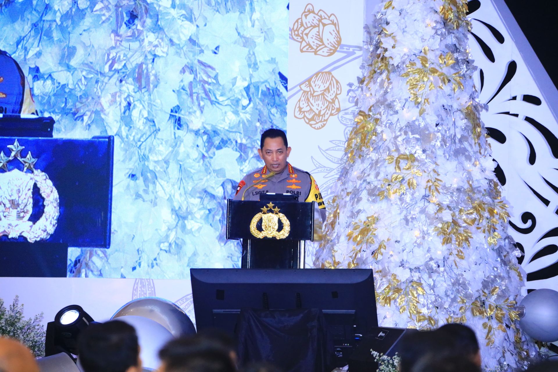 di acara natal bersama polri kapolri titip cooling system ke tokoh lintas agama 68846