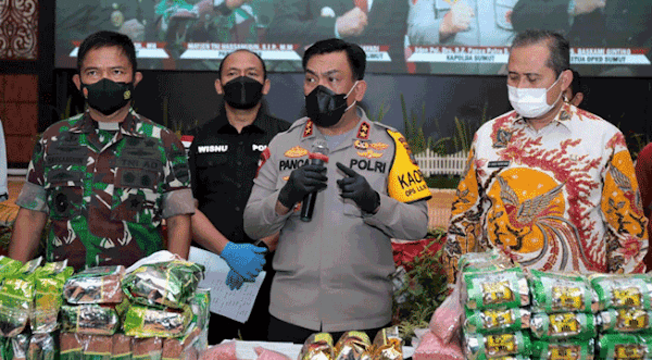 di penghujung tahun 2021 kapolda sumut pimpin release akhir tahun 2021 di mapolda 22638