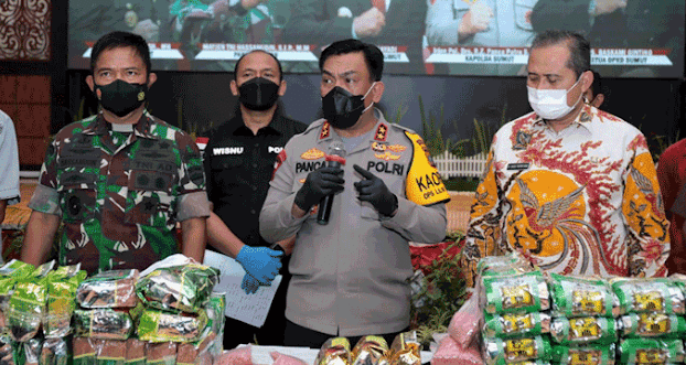 di penghujung tahun 2021 kapolda sumut pimpin release akhir tahun 2021 di mapolda 22638