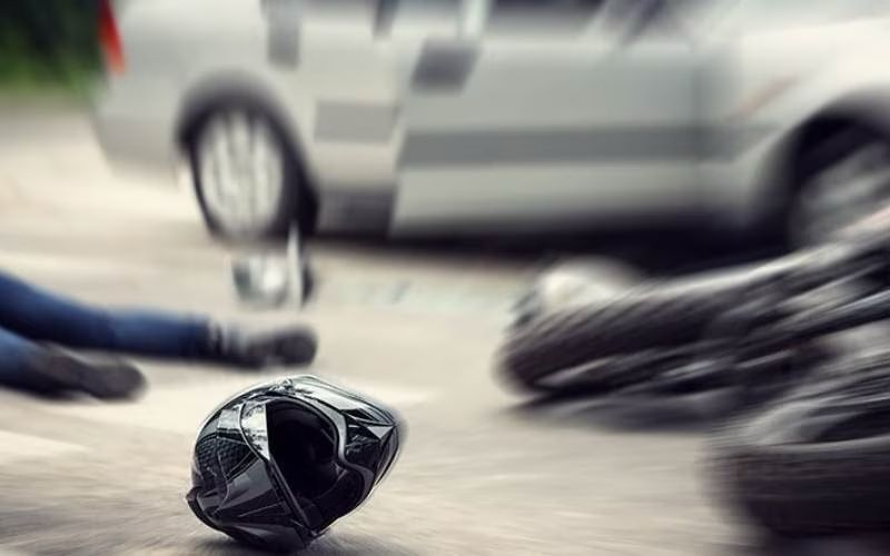 diduga ngantuk seorang pengendara r2 tewas usai menabrak pohon di depok 62946
