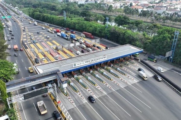 diperkirakan arus mudik lebaran bertambah jasa marga siap tambah 700 petugas transaksi selama arus mudik lebaran 72235