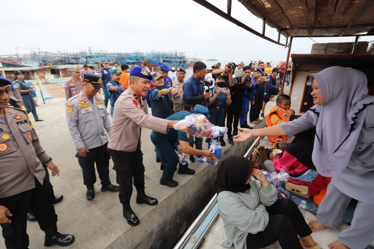 dir polair baharkam polri cek pos pengamanan di tempat wisata 68115