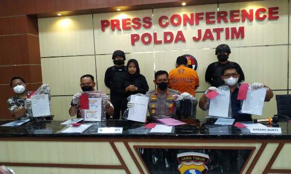 directorate of general criminal investigation of east java regional police arrested suspect of the police academy cadets admission selection scam 43305