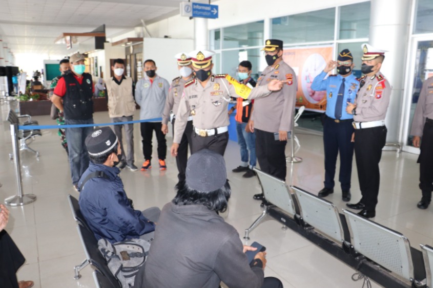 dirlantas polda kalteng pantau kesiapan pos pam dan gerai vaksin di bandara tjilik riwut 46494