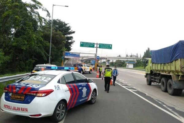 dirlantas polda metro jaya tutup sementara tol layang mbz terjadi kepadatan 46401