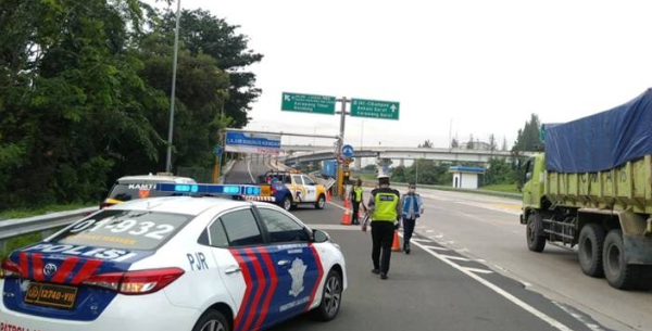 dirlantas polda metro jaya tutup sementara tol layang mbz terjadi kepadatan 46421
