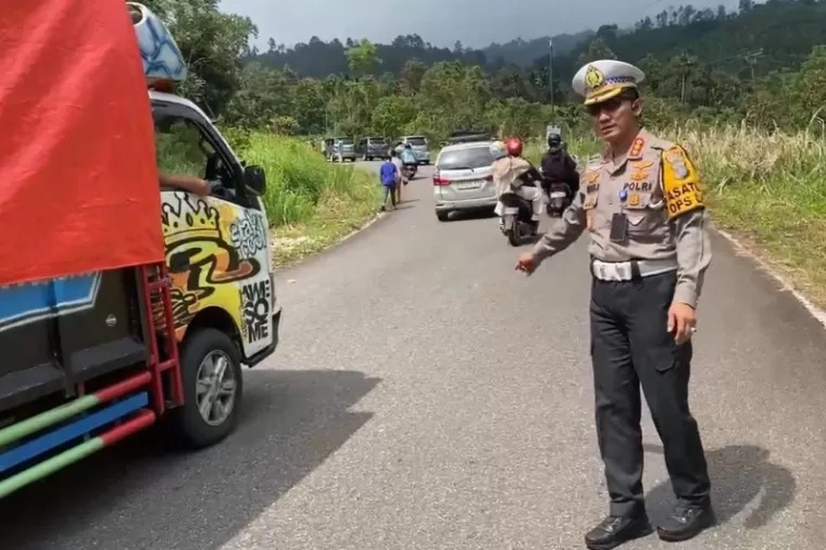 dirlantas polda sumbar jalur menuju bukittinggi terpantau padat rute one way dirubah 72624