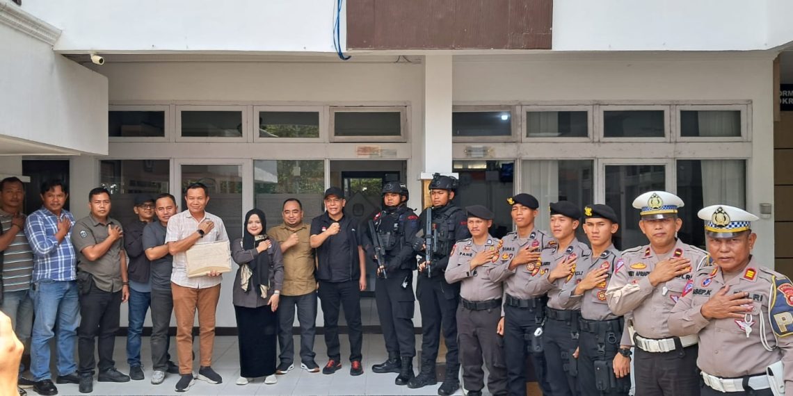 dit samapta polda kalbar gelar pengawalan logistik pemilu tingkat kpu provinsi kalbar 71194