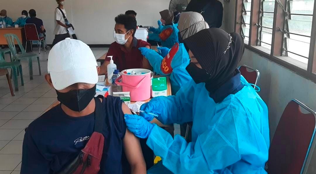 ditbinmas polda banten gelar vaksinasi gratis bertajuk gebyar vaksinasi booster keliling 34505