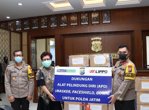ditengah pandemi covid 19 polda jatim terima bantuan apd dari pt lippo karawaci tbk lpkr 11094