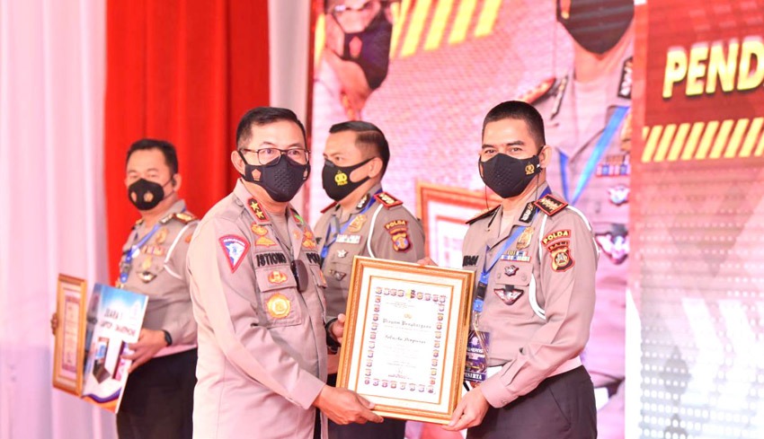 ditlantas polda bali terima penghargaan kakorlantas polri 13034