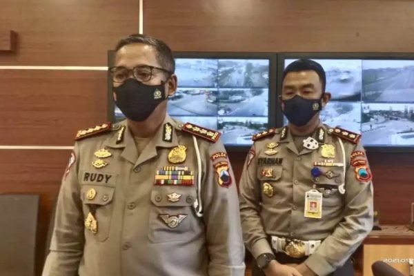 ditlantas polda jateng lengkapi petugas lalu lintas dengan helm berkamera 19843